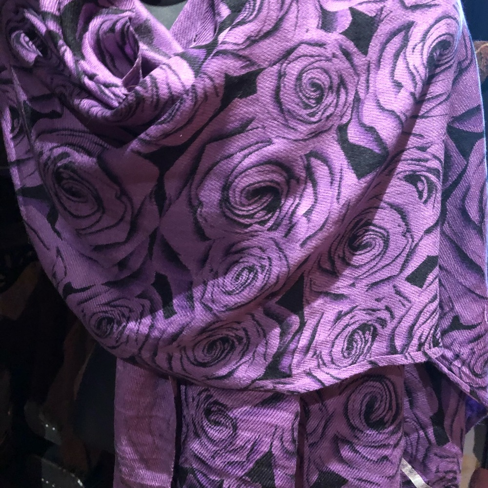 Vintage style purple rose pashmina shawl